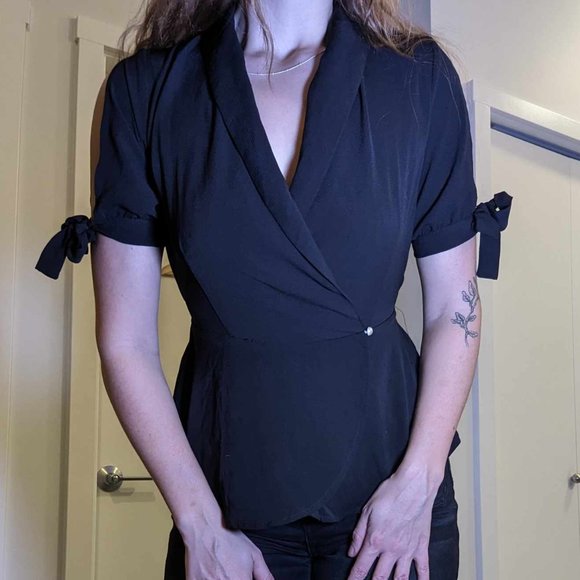 {Monteau Los Angeles} Wrap-Style Crepe Blouse with Fax Pearl Button - Picture 1 of 7